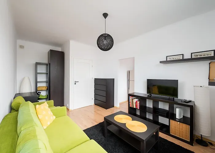 Embassy District By Bookinghost * وارسو